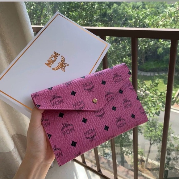 Gift with purchase MCM logo pink clutch with box - Picture 1 of 4